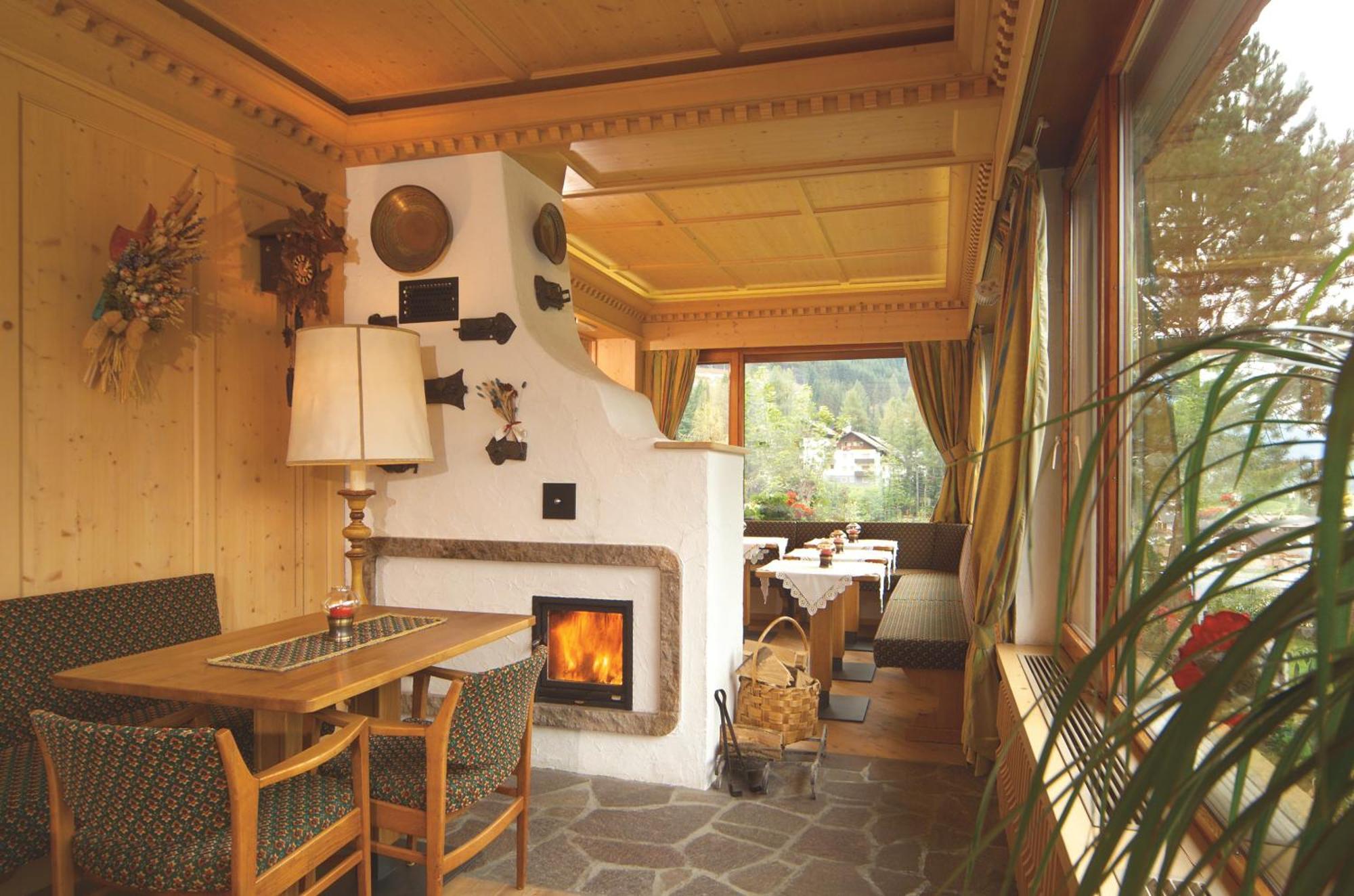 Hotel Catinaccio Rosengarten โมเอนา ภายนอก รูปภาพ