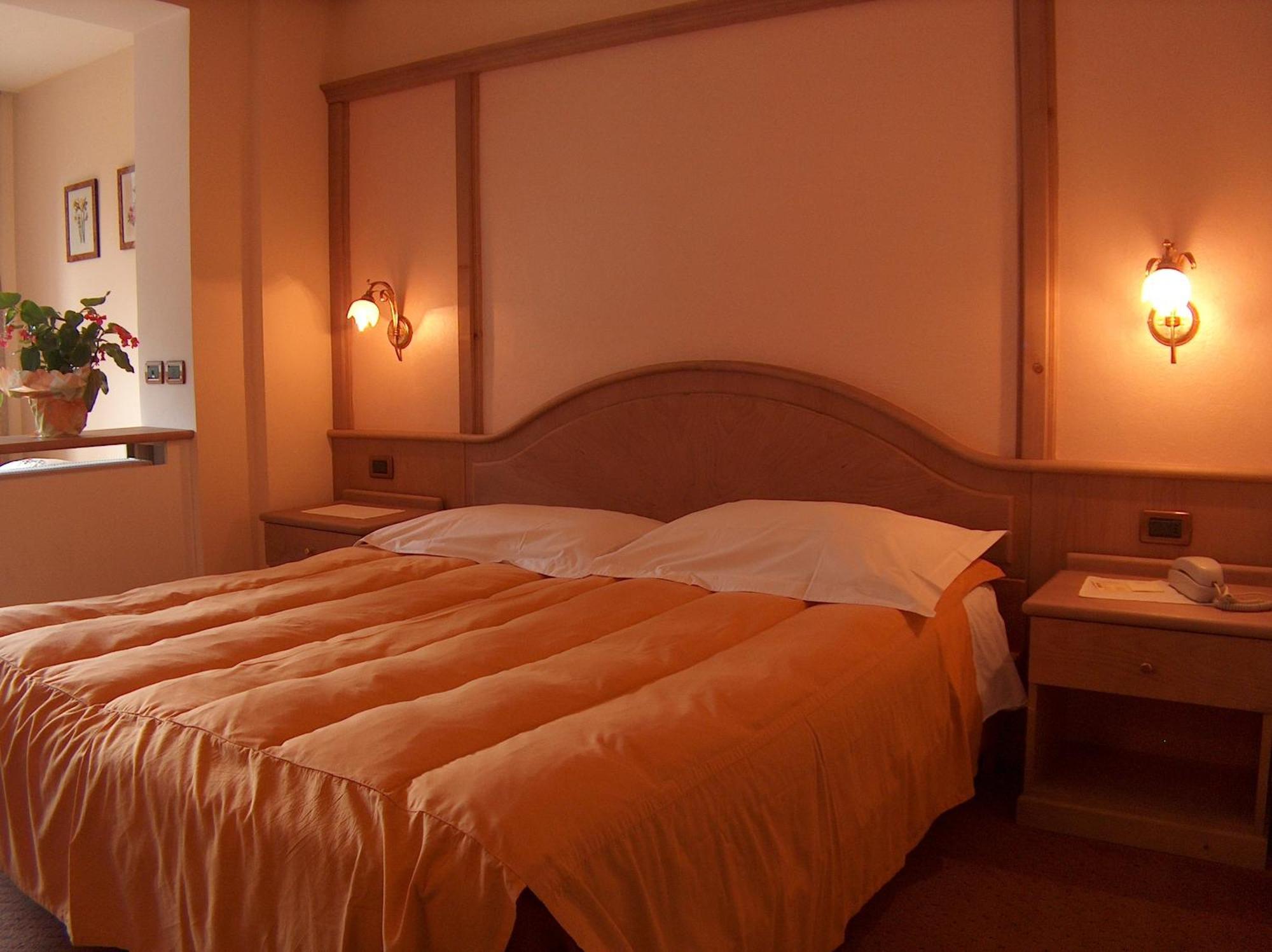 Hotel Catinaccio Rosengarten โมเอนา ภายนอก รูปภาพ