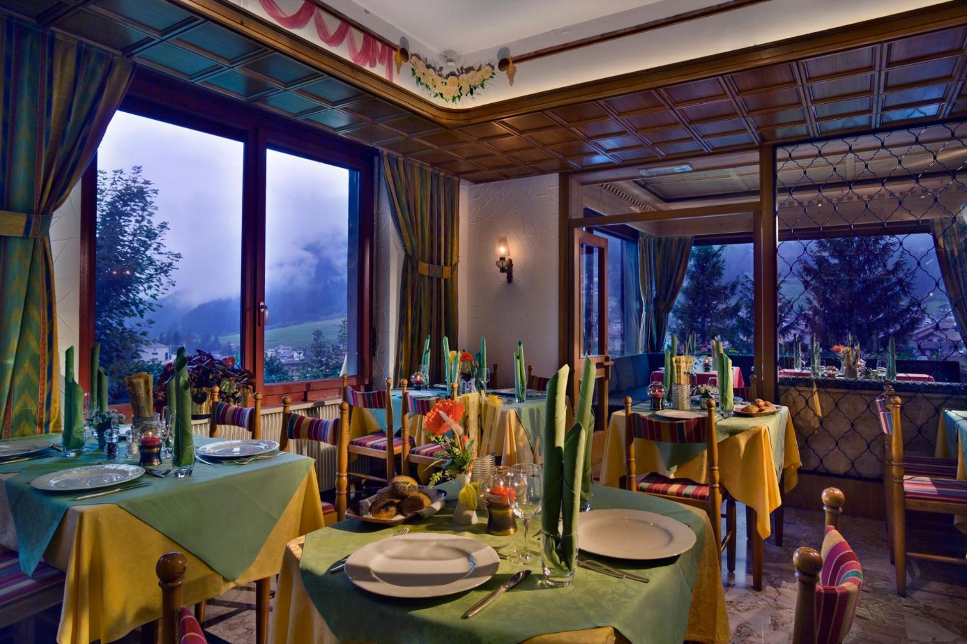 Hotel Catinaccio Rosengarten โมเอนา ภายนอก รูปภาพ